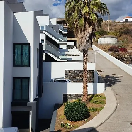 T2-5m Aeroporto Cr7 Apartment *